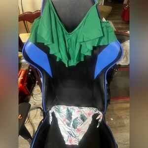 Green Ruffled Top bikini with Leaf Print bikini Bottoms